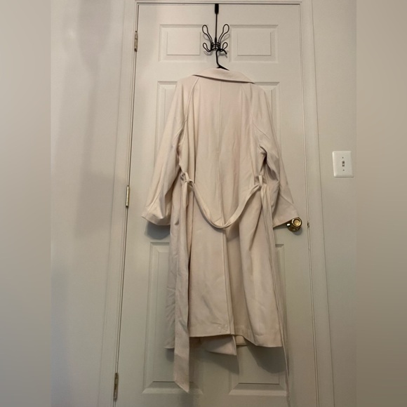 Elegant Cream H&M Trench Coat - Picture 3 of 14